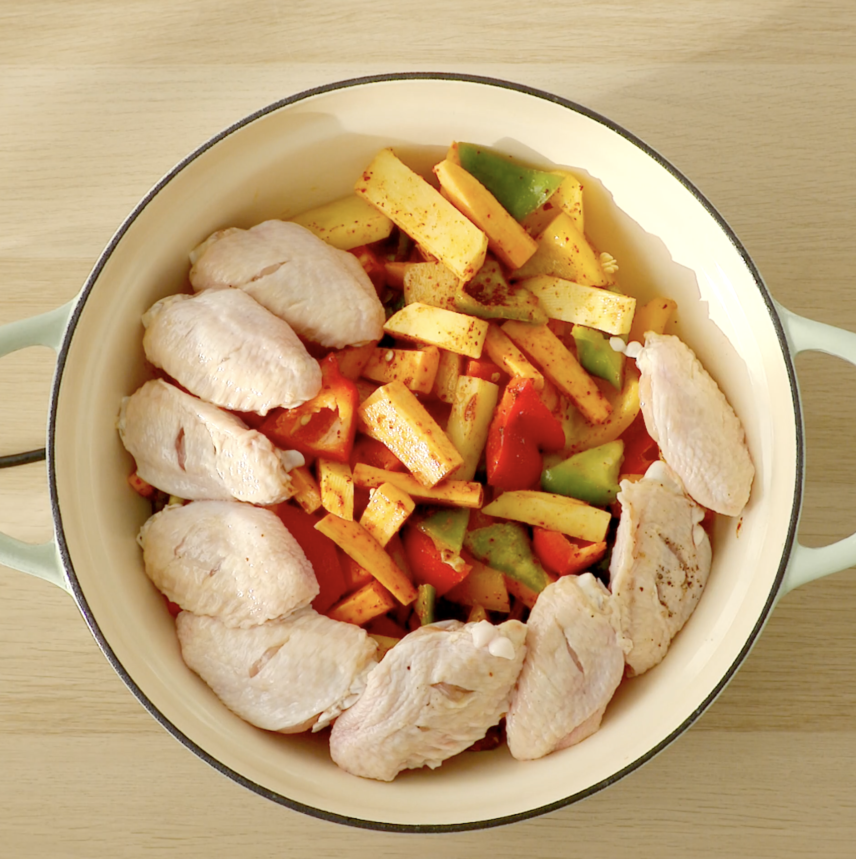 【小雪的一餐】｜海鲜麻辣香锅&三汁焖鸡翅&玉米排骨汤的做法 步骤9