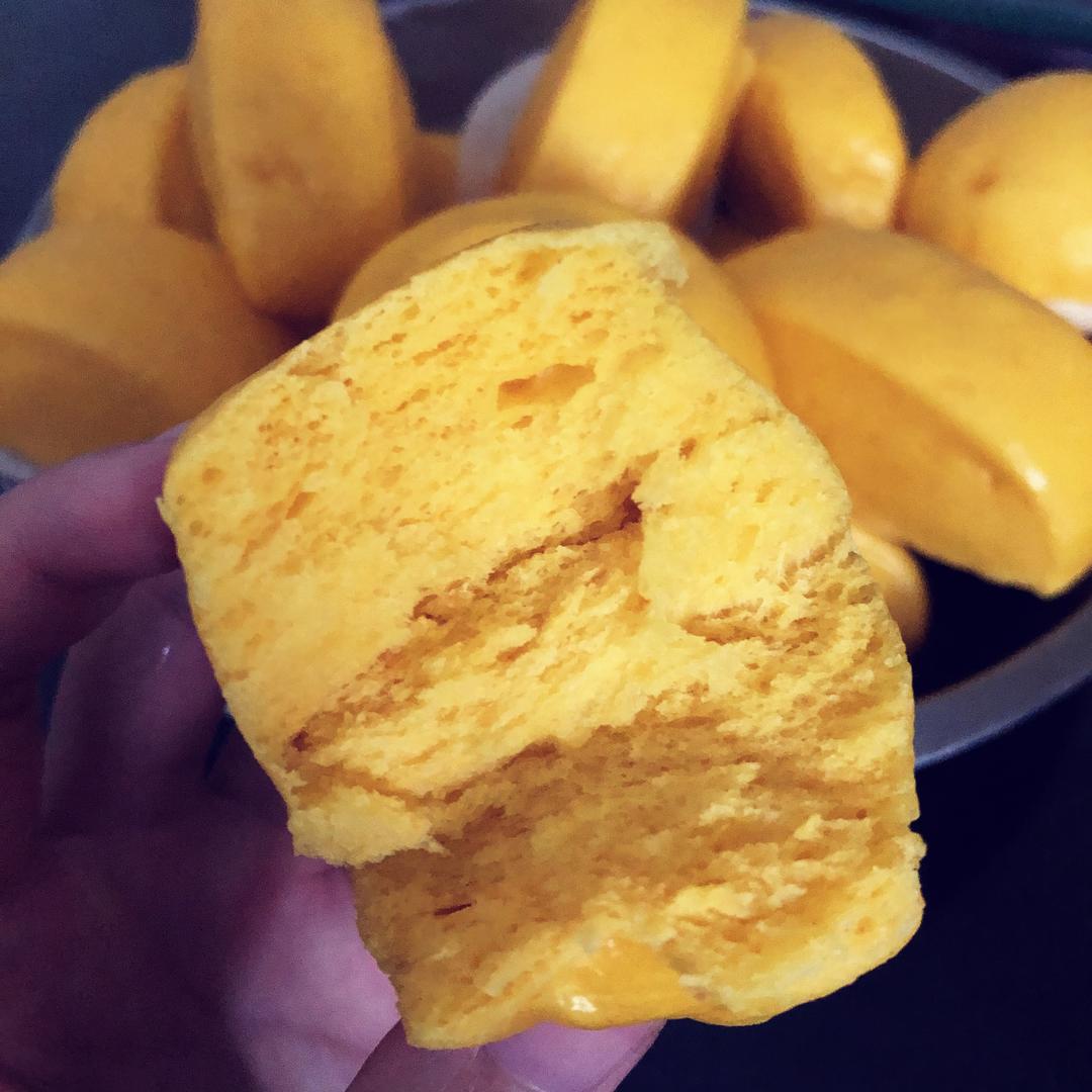 南瓜馒头有点黄
