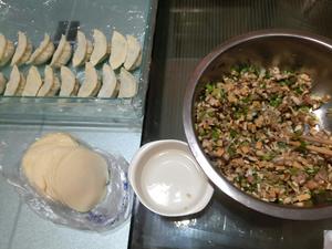 香菇豆干猪肉饺子的做法 步骤6