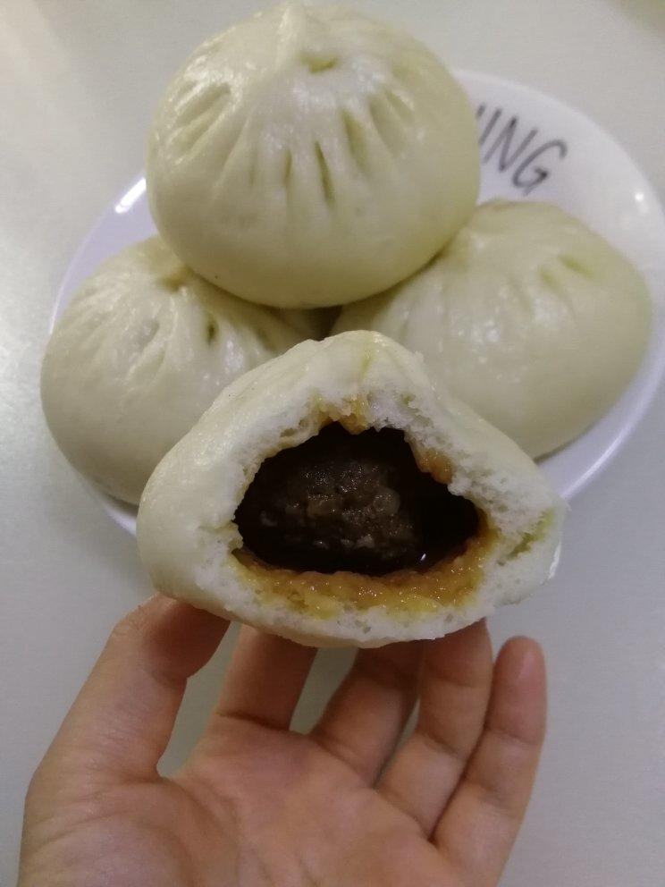 鲜美多汁的洋葱牛肉包子