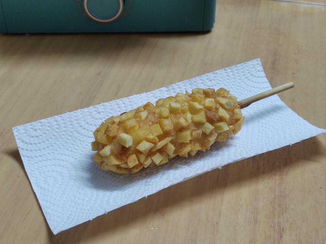 冬日精致快手下午茶（土豆芝士热狗棒沙拉 + 橙汁伏特加）