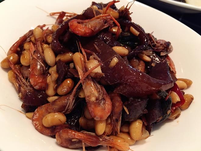 咸鲜美味养颜小河虾黄豆炖猪皮的做法