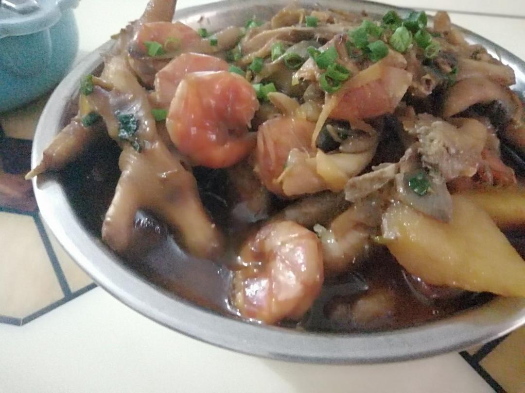 越啃越过瘾的鸡爪煲~蚝油鸡爪煲