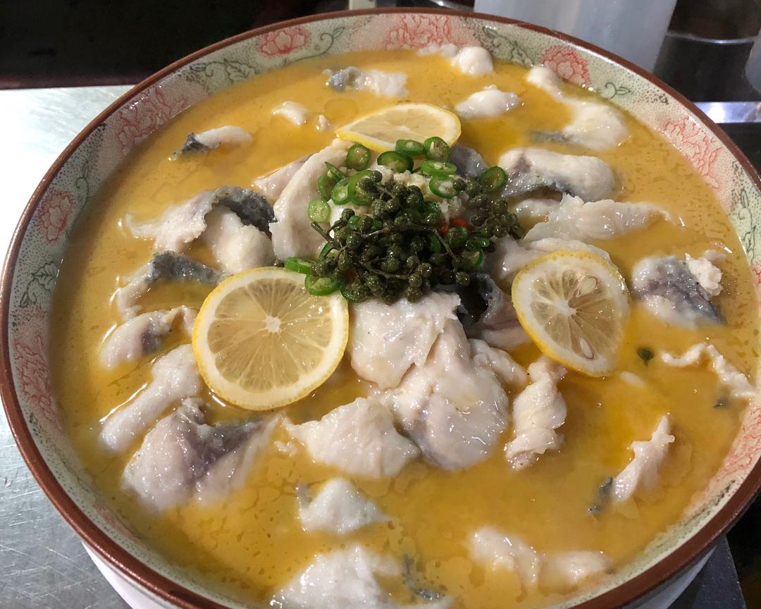 老坛金汤酸菜柠檬鱼