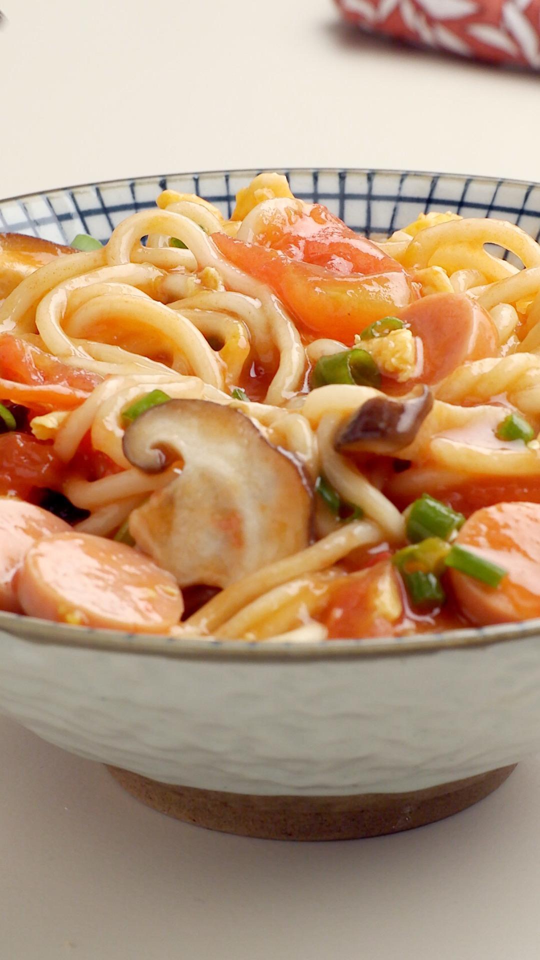 茄汁鸡蛋火腿焖面的做法