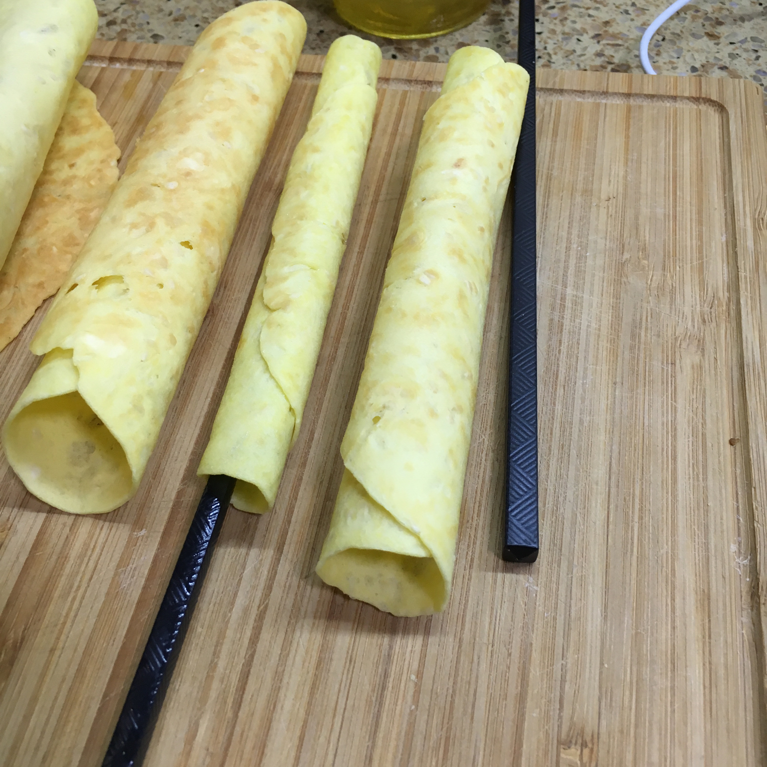 芝麻香酥蛋卷（视频食谱）