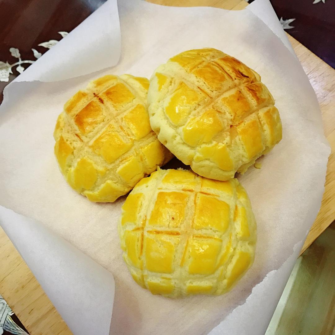 好吃到炸裂的港式菠萝包（附带制作酥皮的小视频）