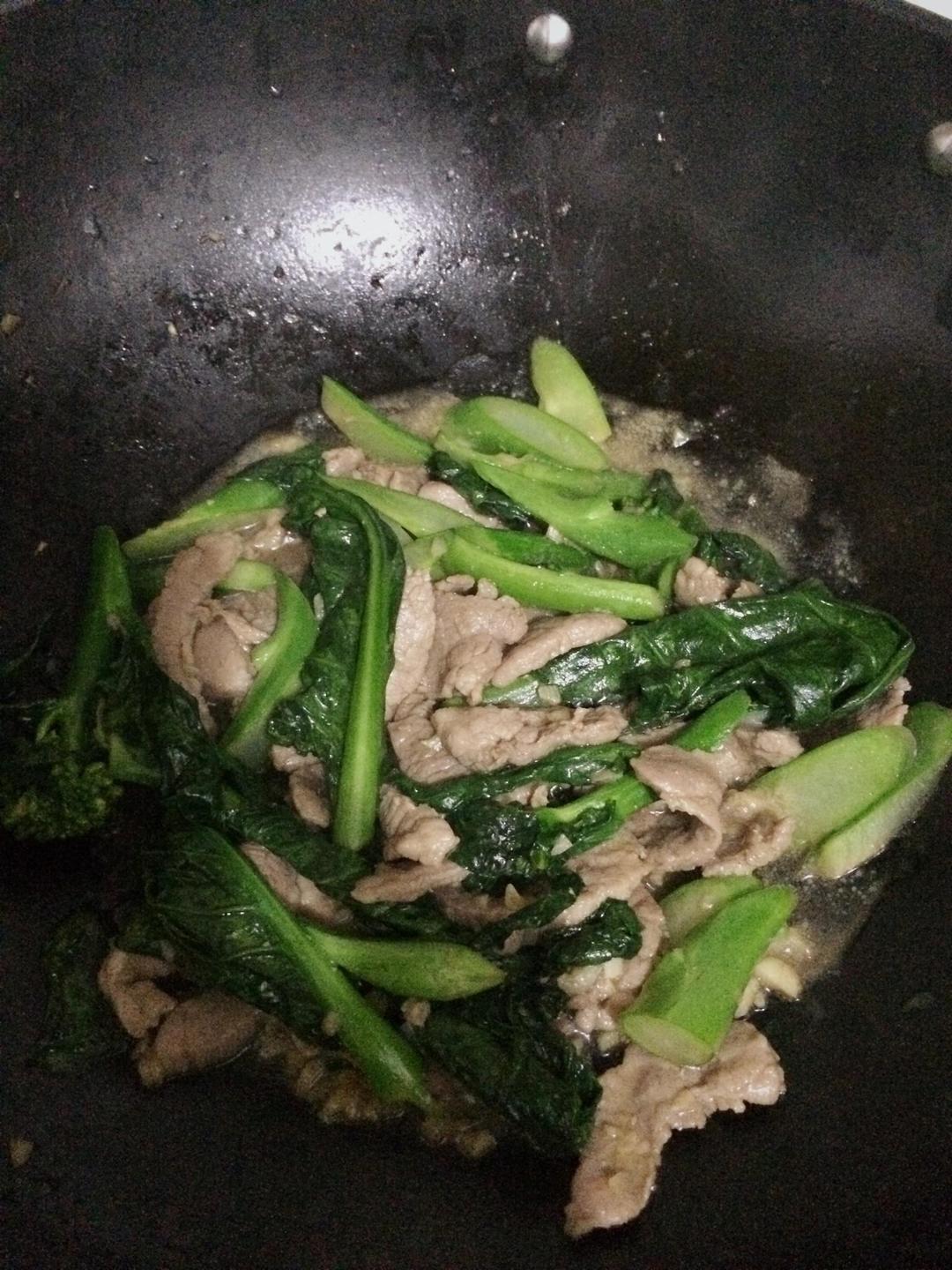 蚝油瘦肉炒芥兰的做法