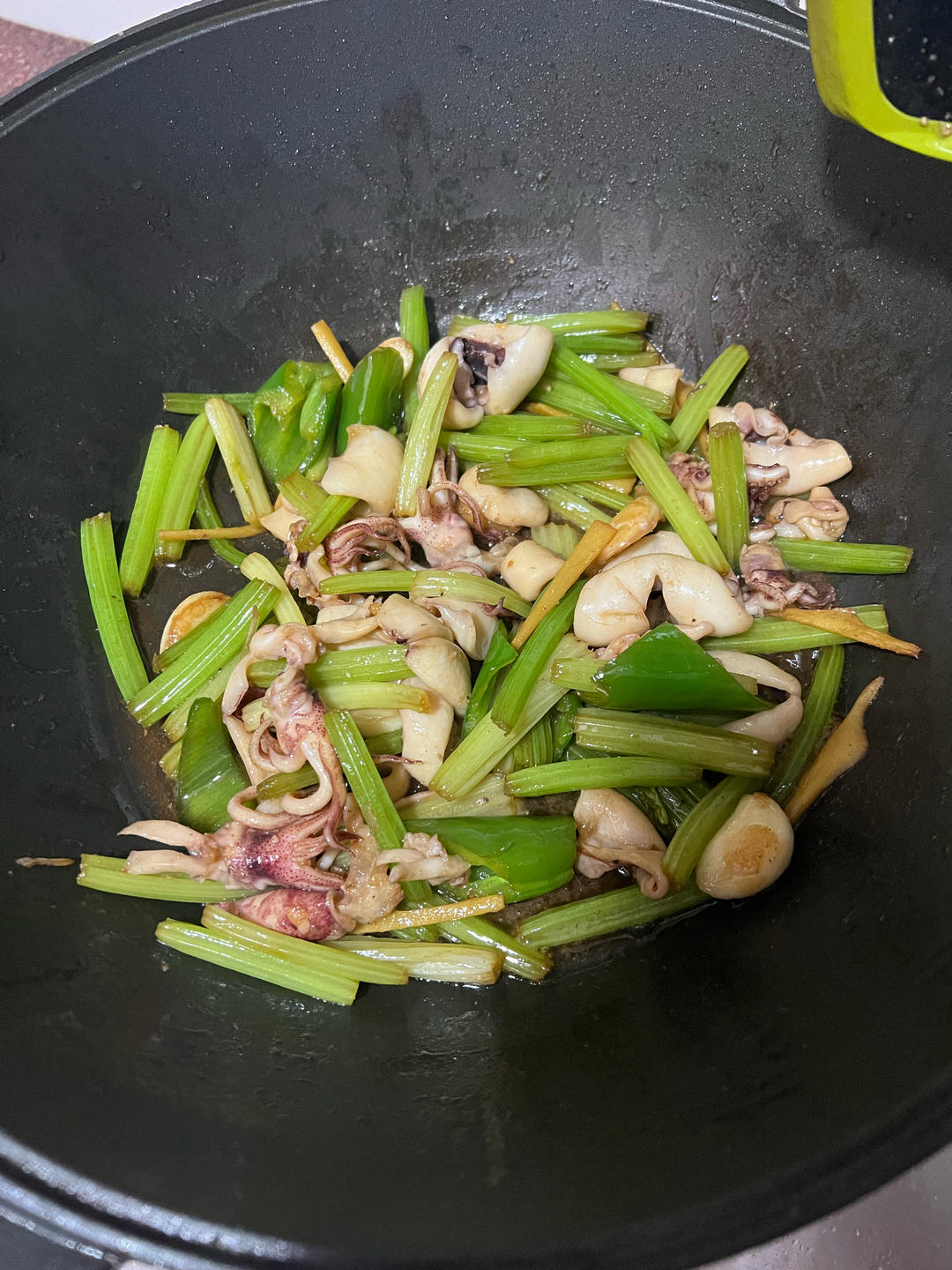 香芹爆炒鲜鱿