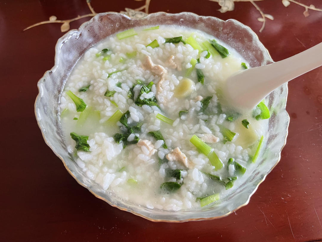 清爽诱人的青菜肉丝菜泡饭