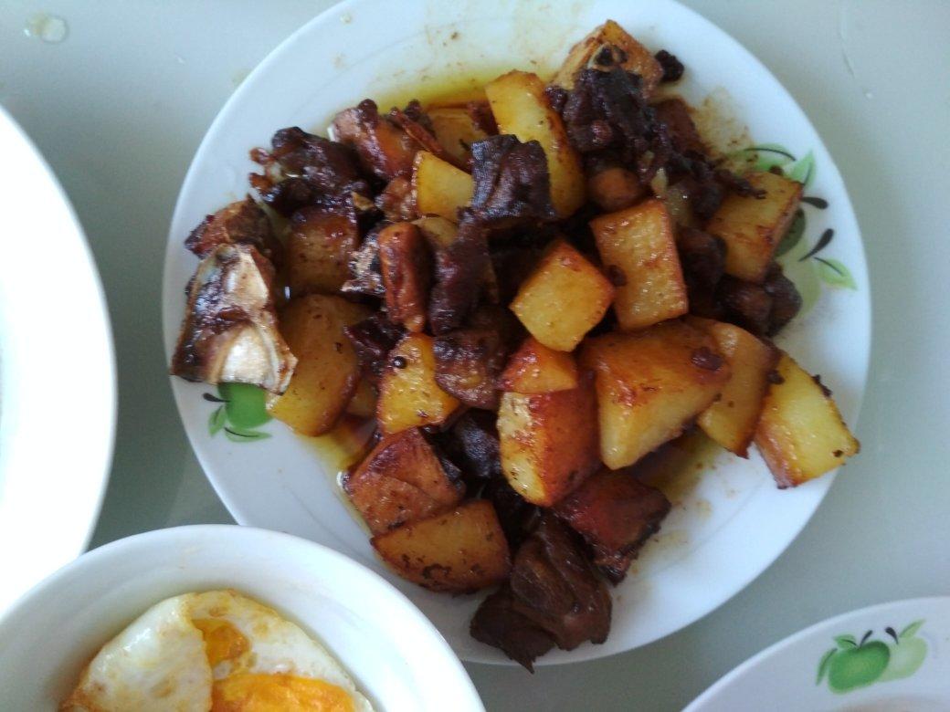 土豆炖鸡块