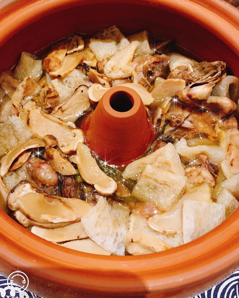 菌香汽锅鸡