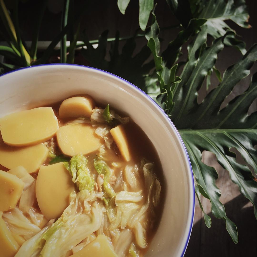 家的味道：青菜肉丝年糕汤