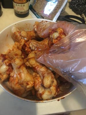 一个人烤箱晚餐——蜜汁烤鸡翅、蒜香馒头片、烤芦笋的做法 步骤4