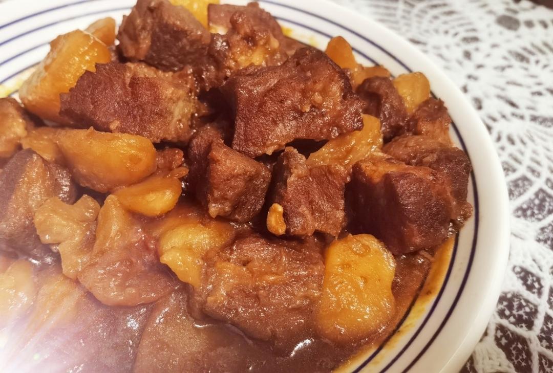 土豆焖牛腩