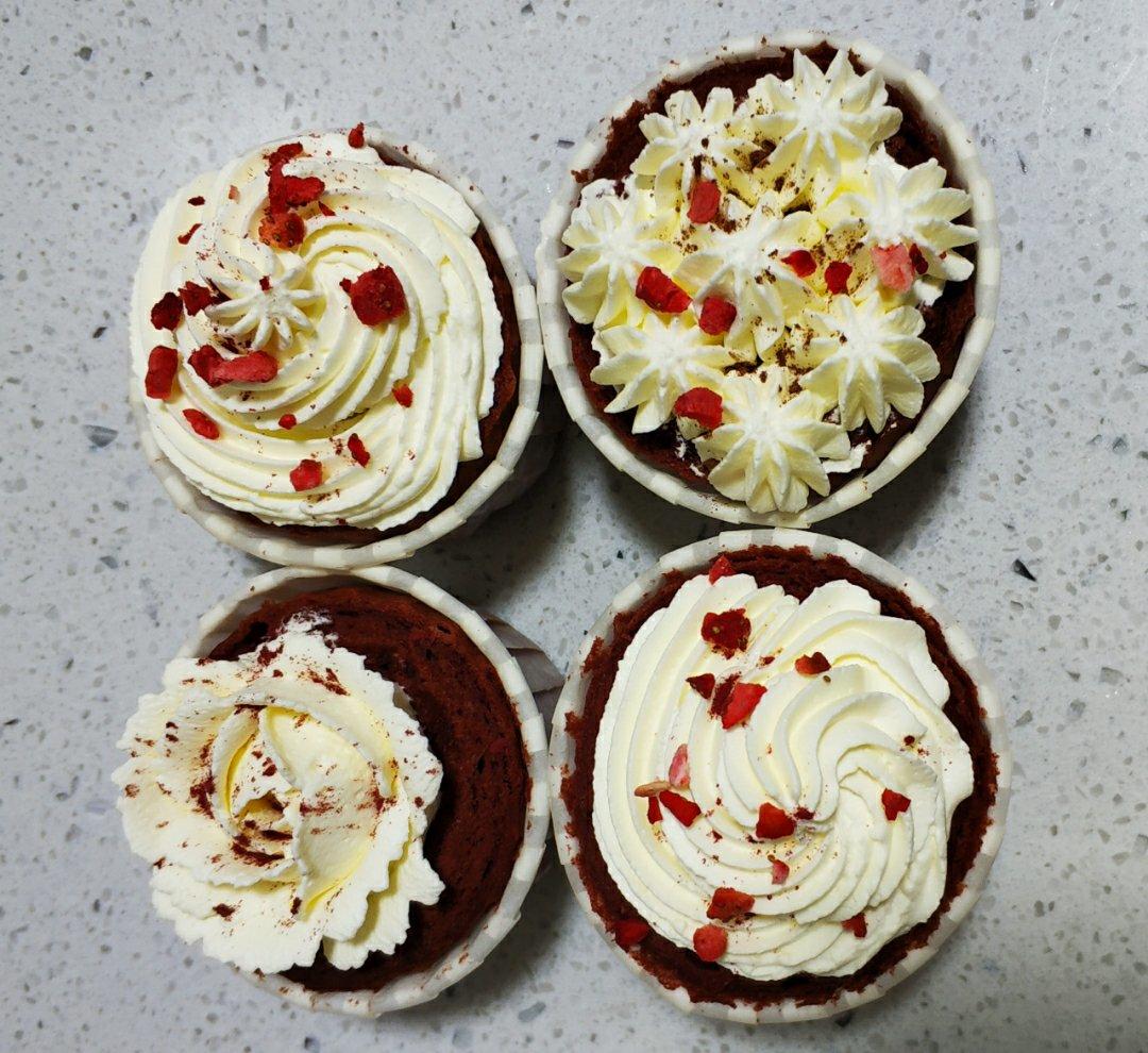 红丝绒戚风杯子蛋糕