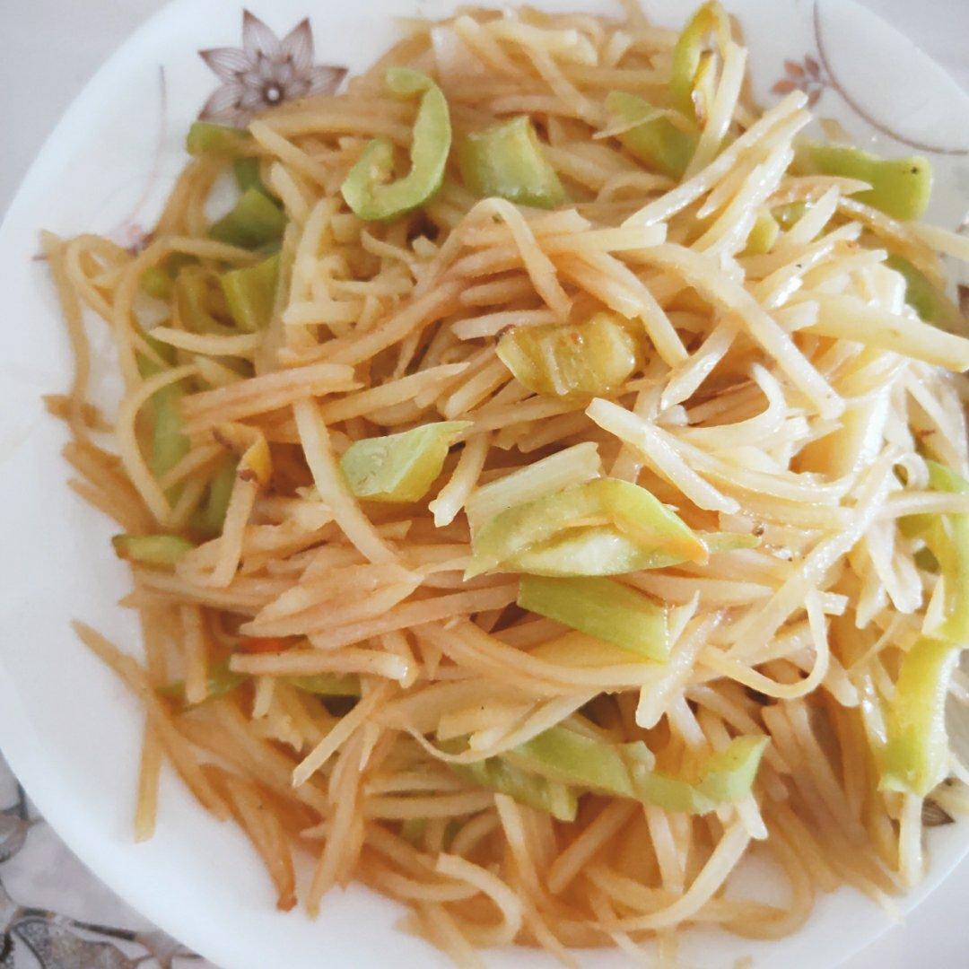 厨师长教你：“炝炒土豆丝”的家常做法，口感爽脆
