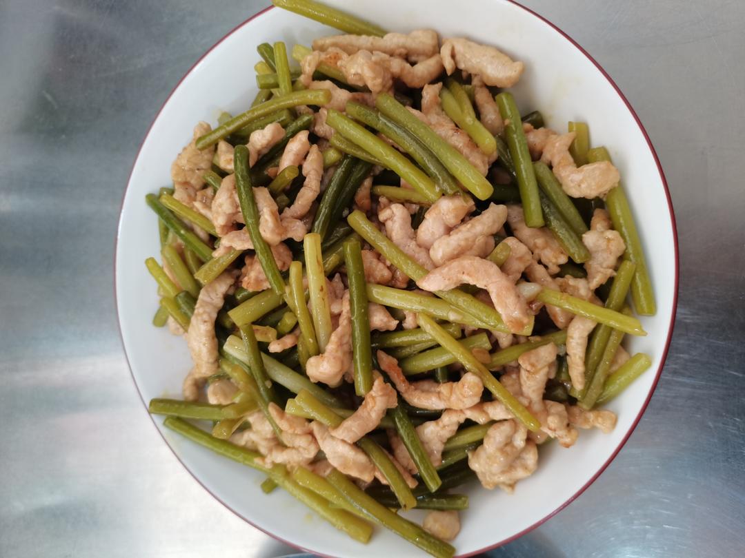 简单易做的下饭菜－蒜苔炒肉