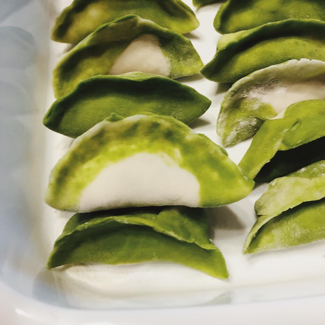 翡翠白玉白菜饺子详细版（附翡翠白玉白菜饺子包法，翡翠白玉饺子皮两种制法，面包机和面，翡翠白玉烧卖，各种馅料搭配）