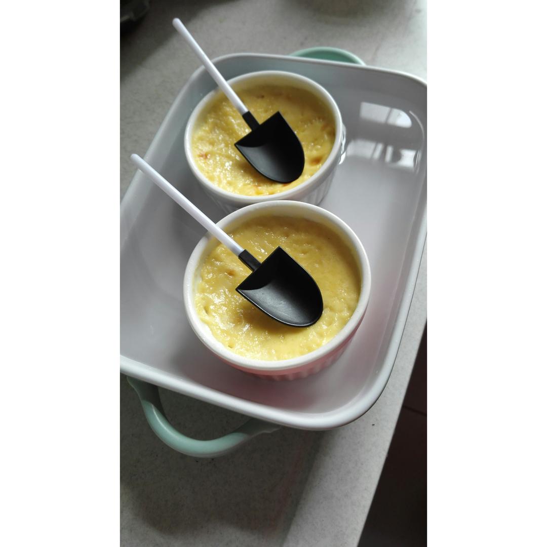 Crèmebrulée。法式烤布雷。焦糖布丁。