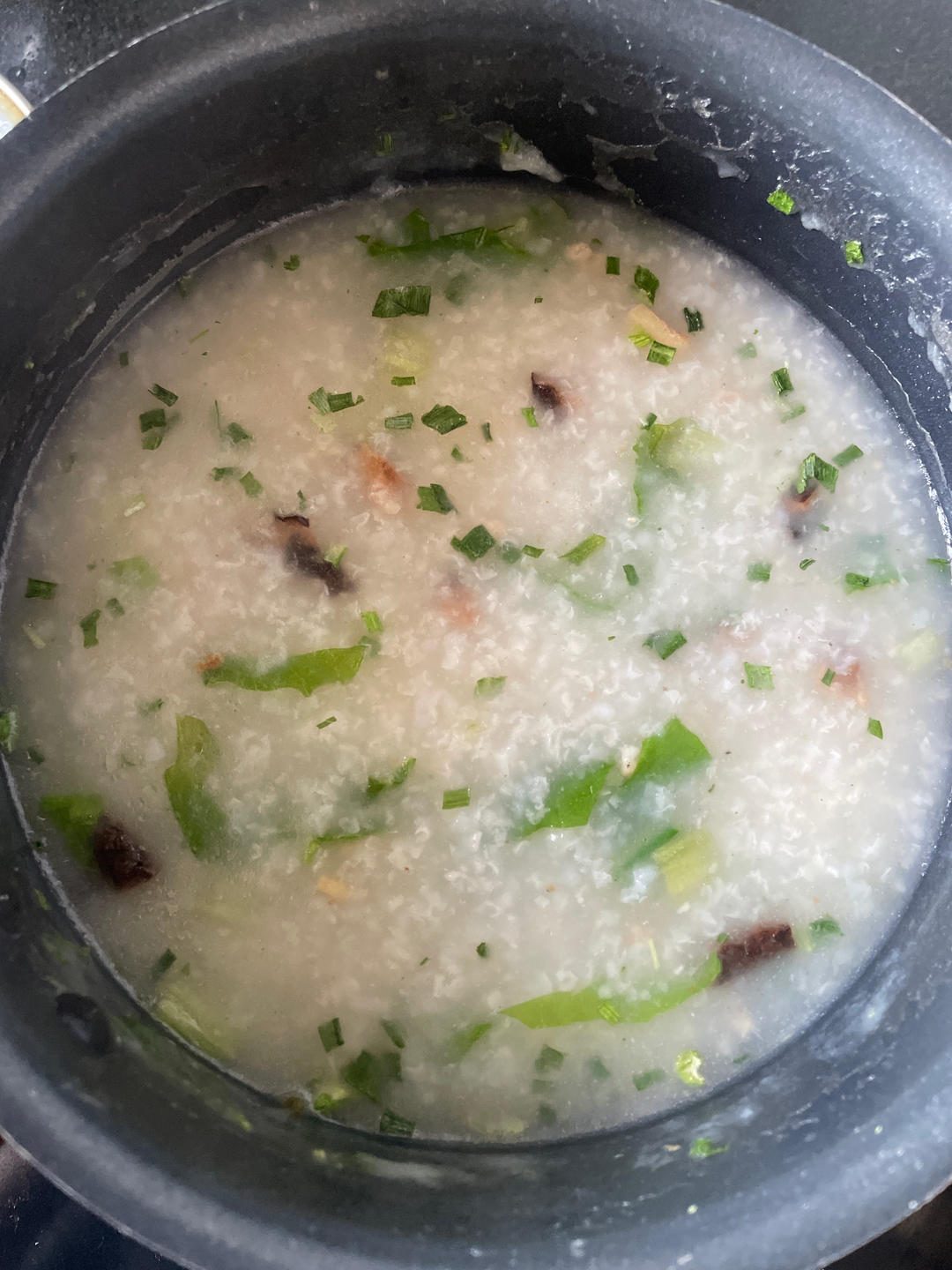 味道香浓的肉末香菇粥