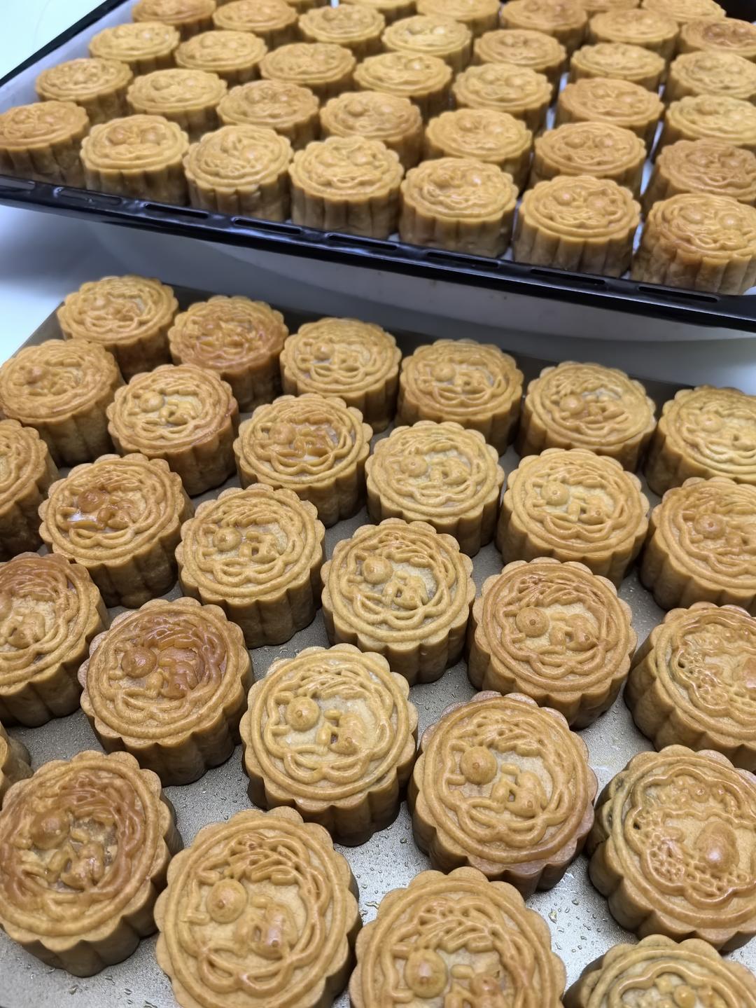 广式月饼—蛋黄莲蓉月饼