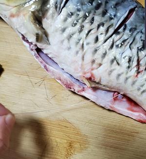 入味不粘锅：红烧鲤鱼的做法 步骤2