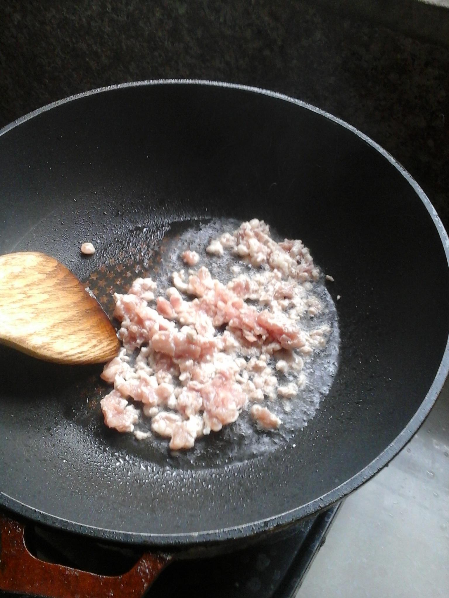 小豆芽肉末卤面条的做法 步骤3