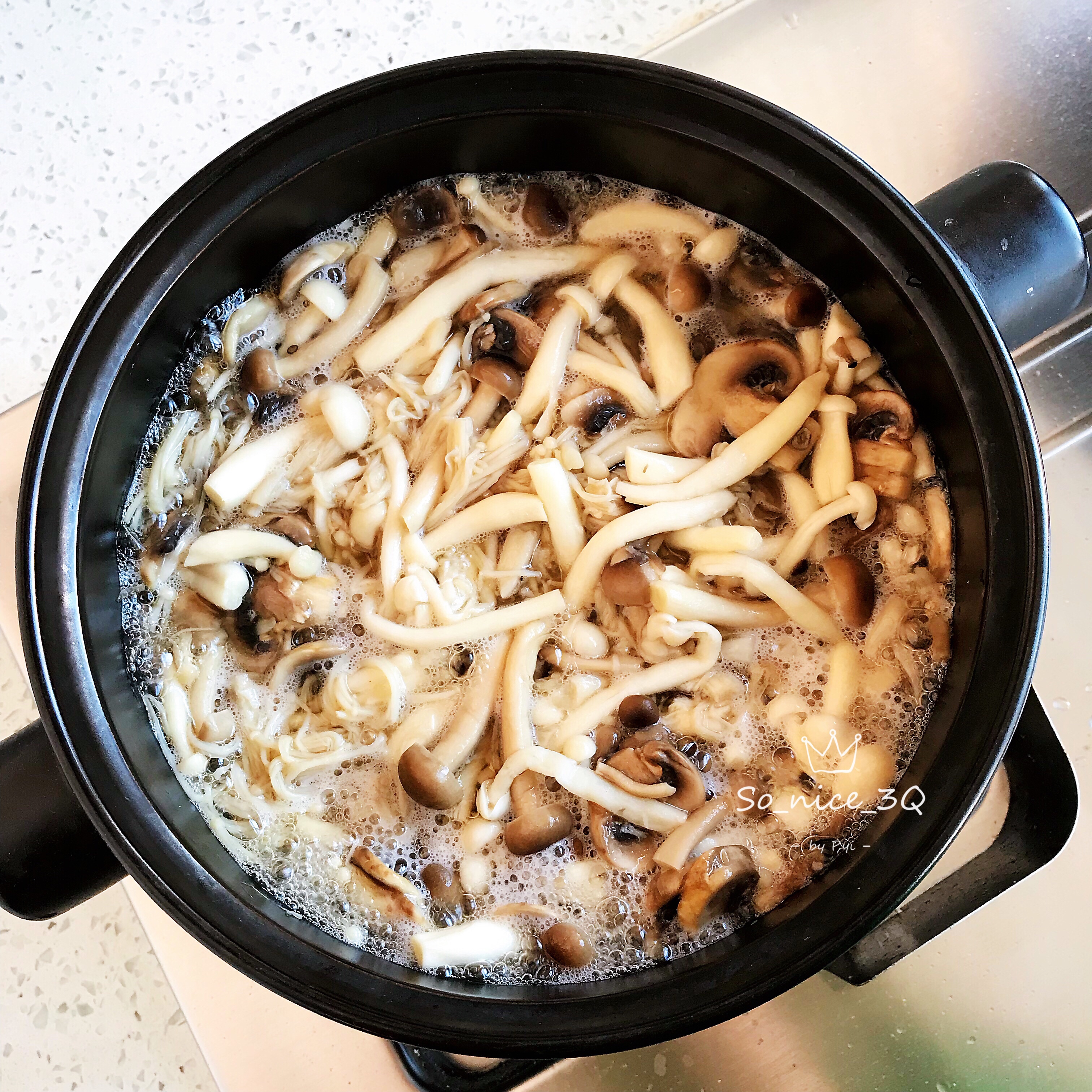 无油减脂 原汁原味 菌菇汤/蘑菇开会的做法 步骤5