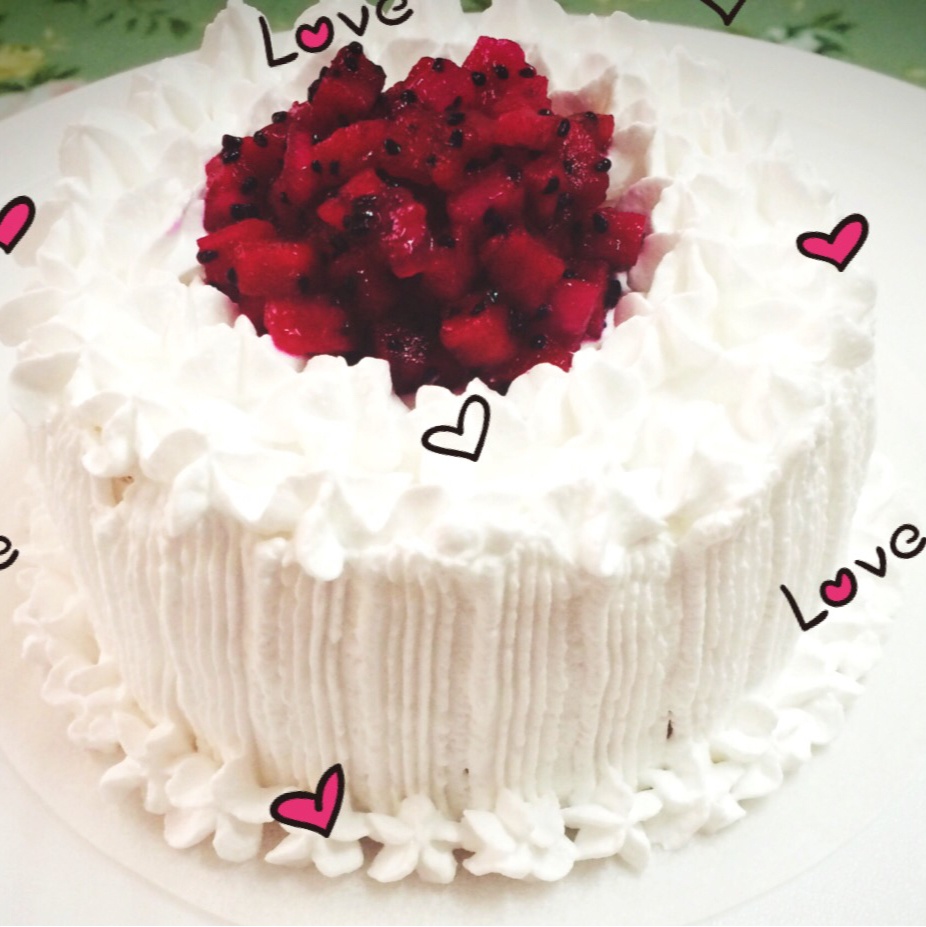 草莓火龙果慕斯蛋糕