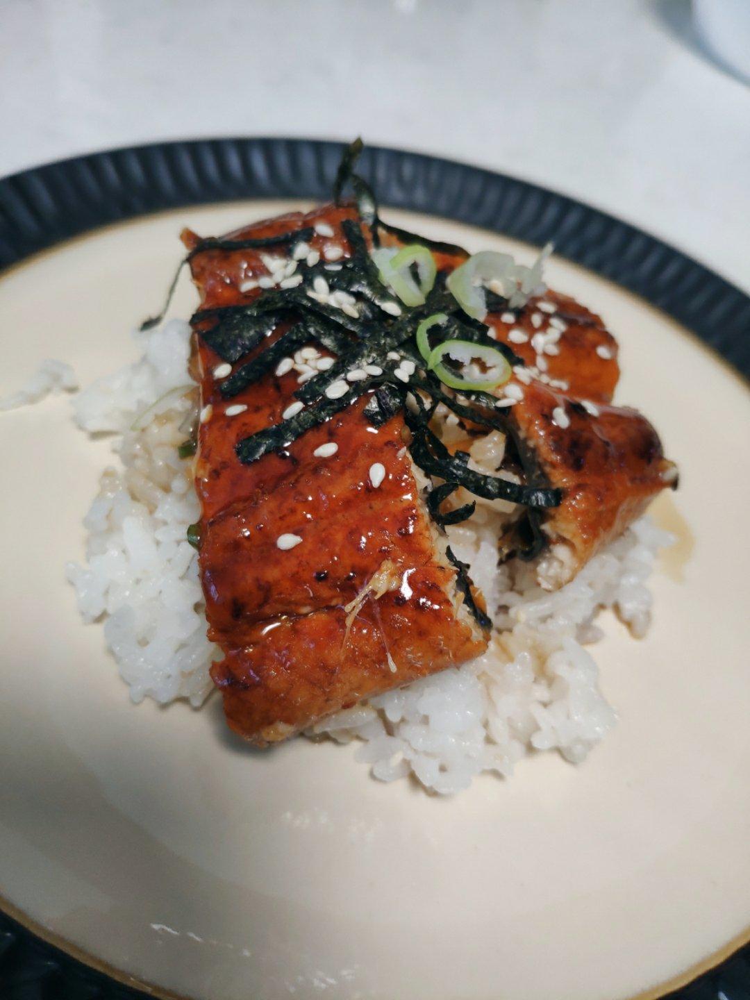 蒲烧鳗鱼饭