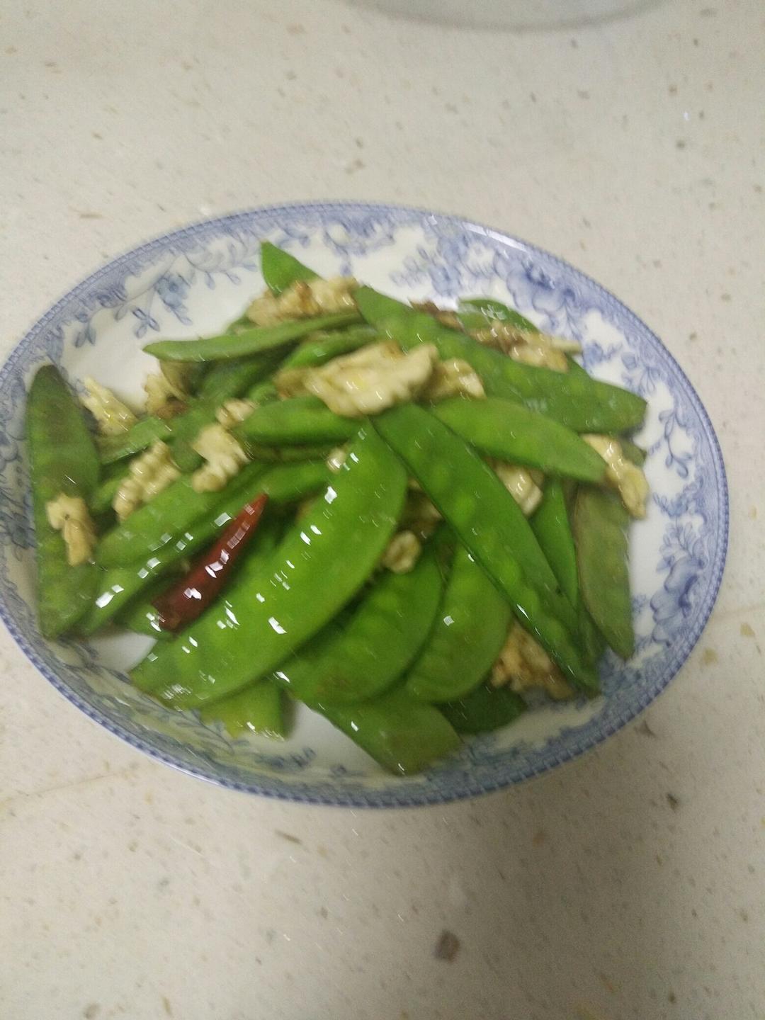 荷兰豆炒核桃仁