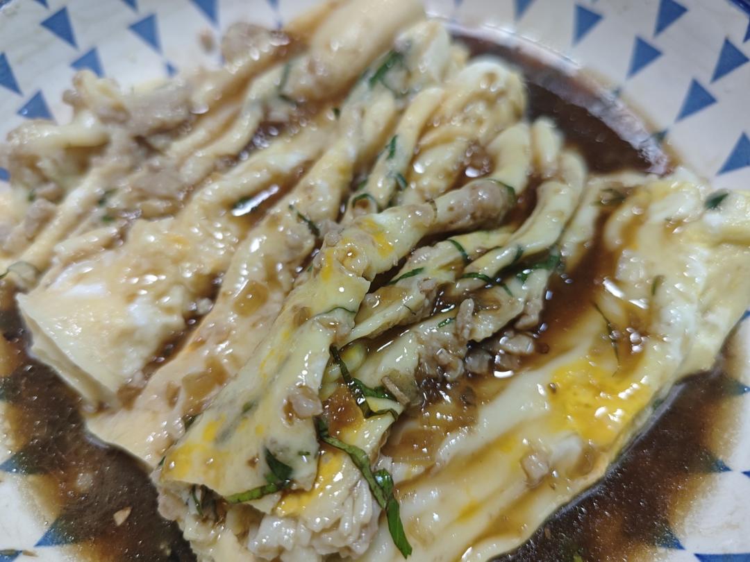 肠粉技术，从  酱汁  到  粉皮  到  蒸制  (网红肠粉一条龙最详细的做法，用此方子开店不是问题)。