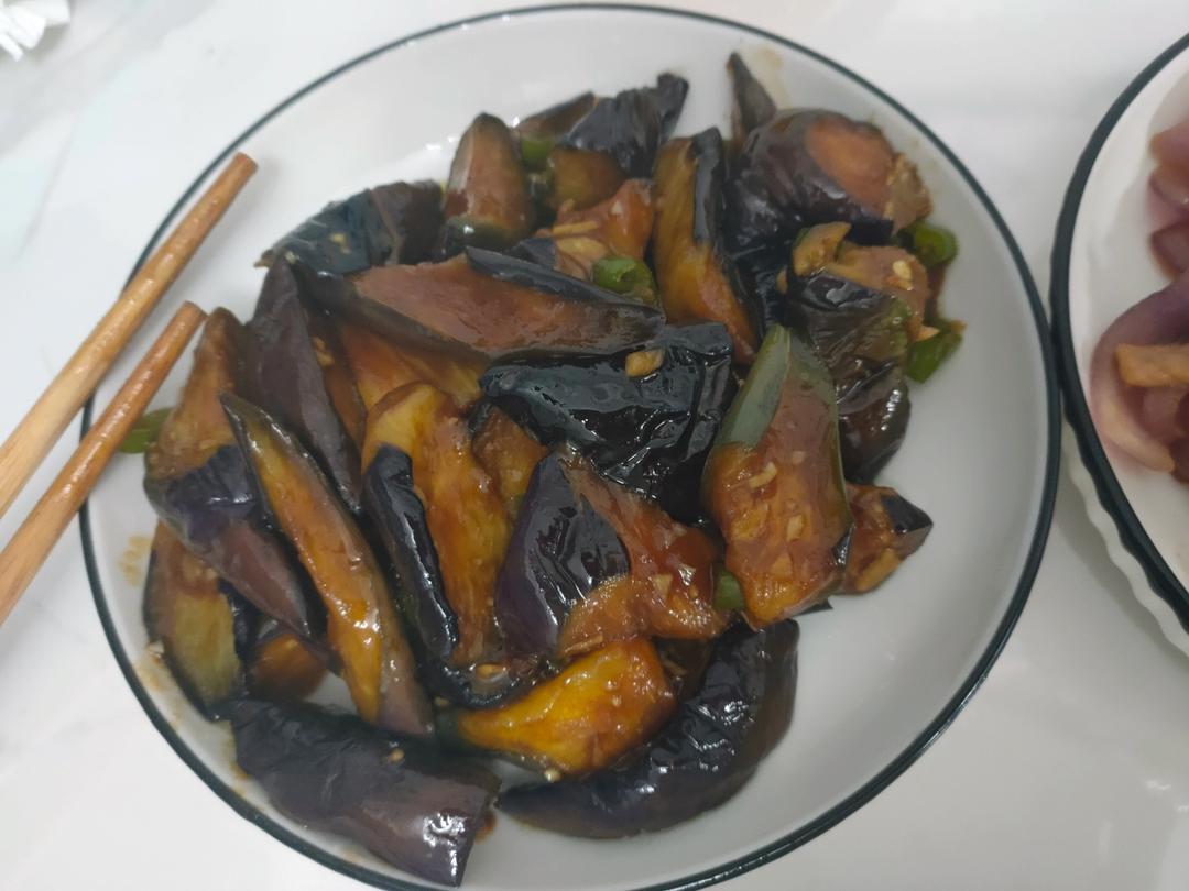 红烧茄子（佐西红柿尖椒）