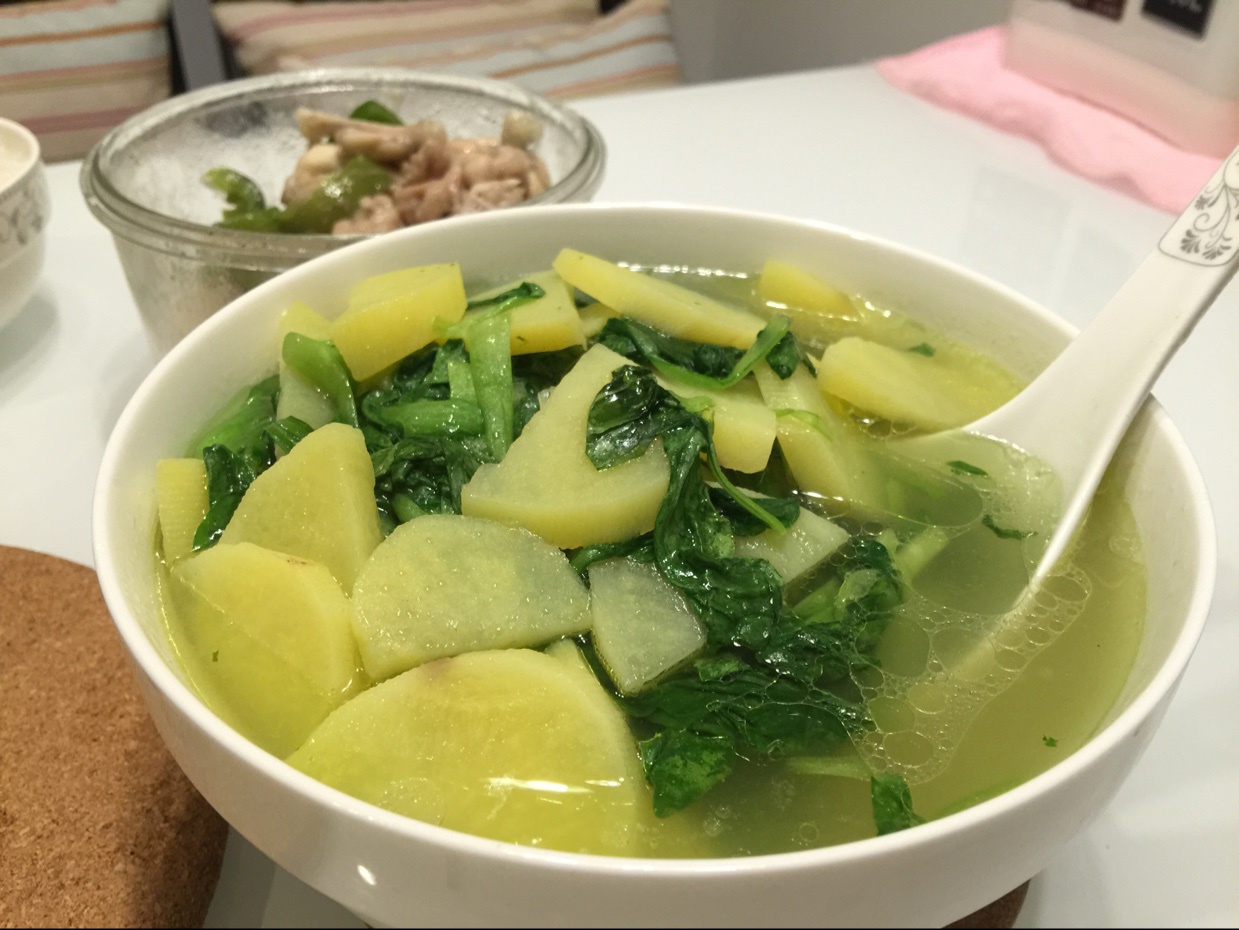 夏洛克橘子做的鸡毛菜土豆汤