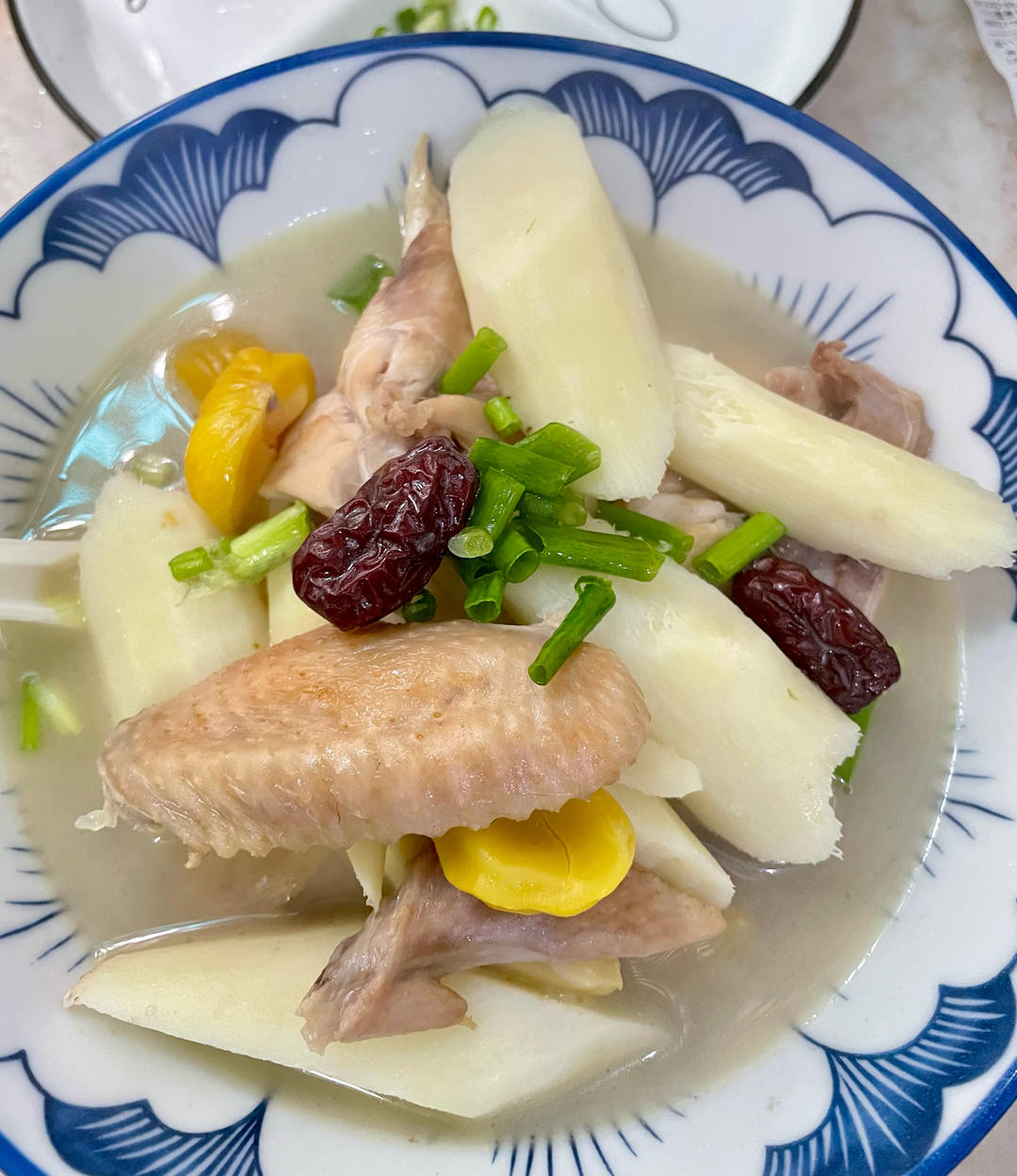 秋天来碗板栗山药炖鸡！！养脾胃～鲜甜好喝