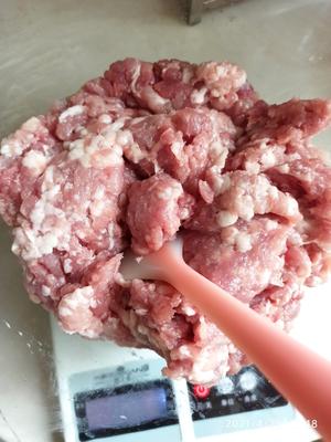 妥妥的肉感:鸡肉猪肉午餐肉（不加水，少量淀粉版）的做法 步骤2