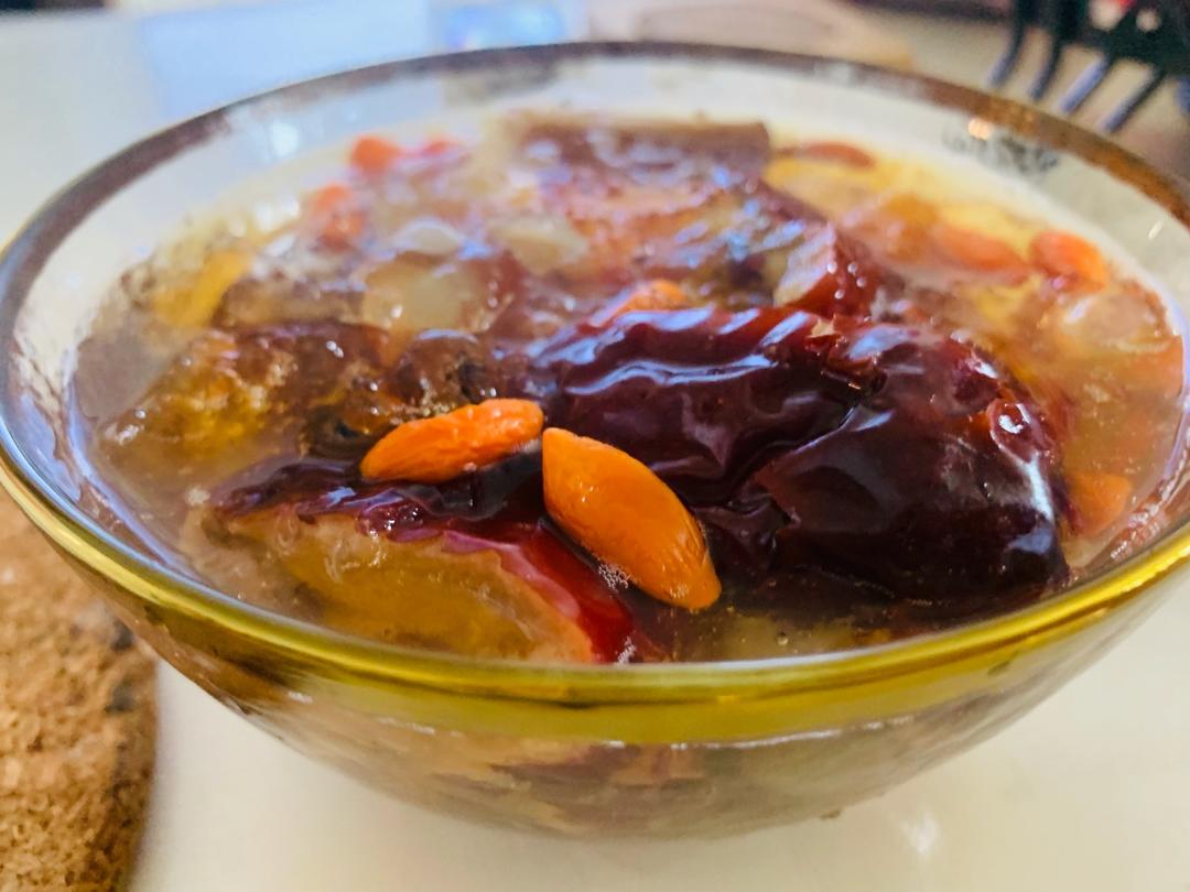 桃胶皂角米雪燕羹