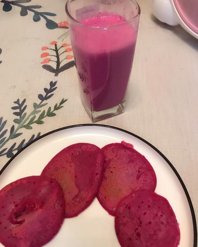香蕉红火龙果奶昔