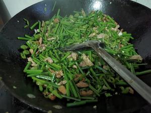 韭菜花炒肉（湘味）的做法 步骤5