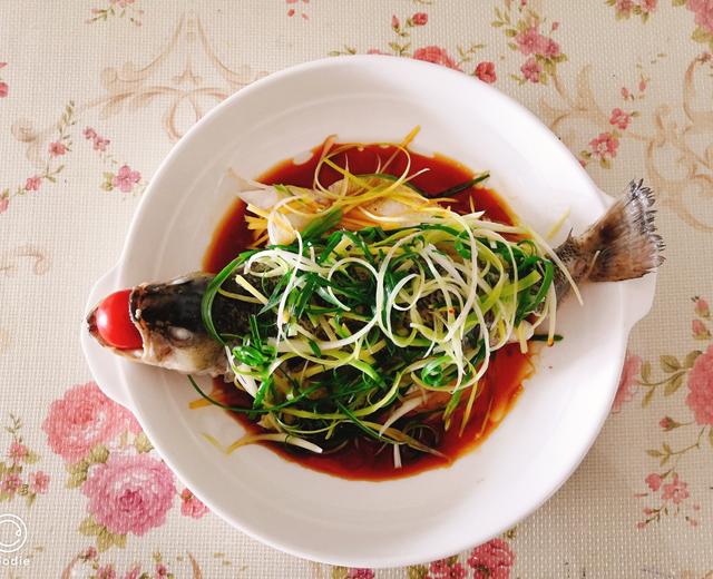 清蒸鲈鱼的做法