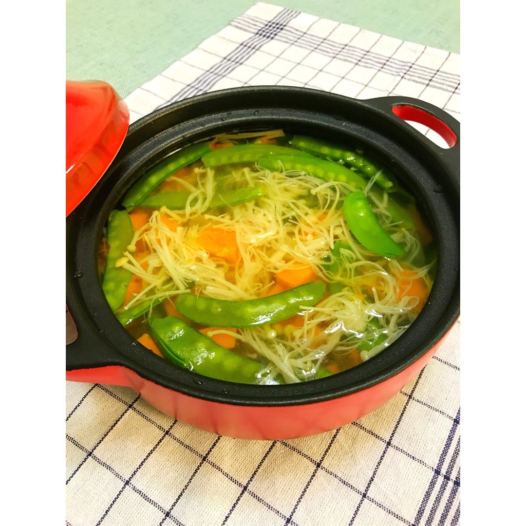 荷兰豆金针菇蔬菜汤