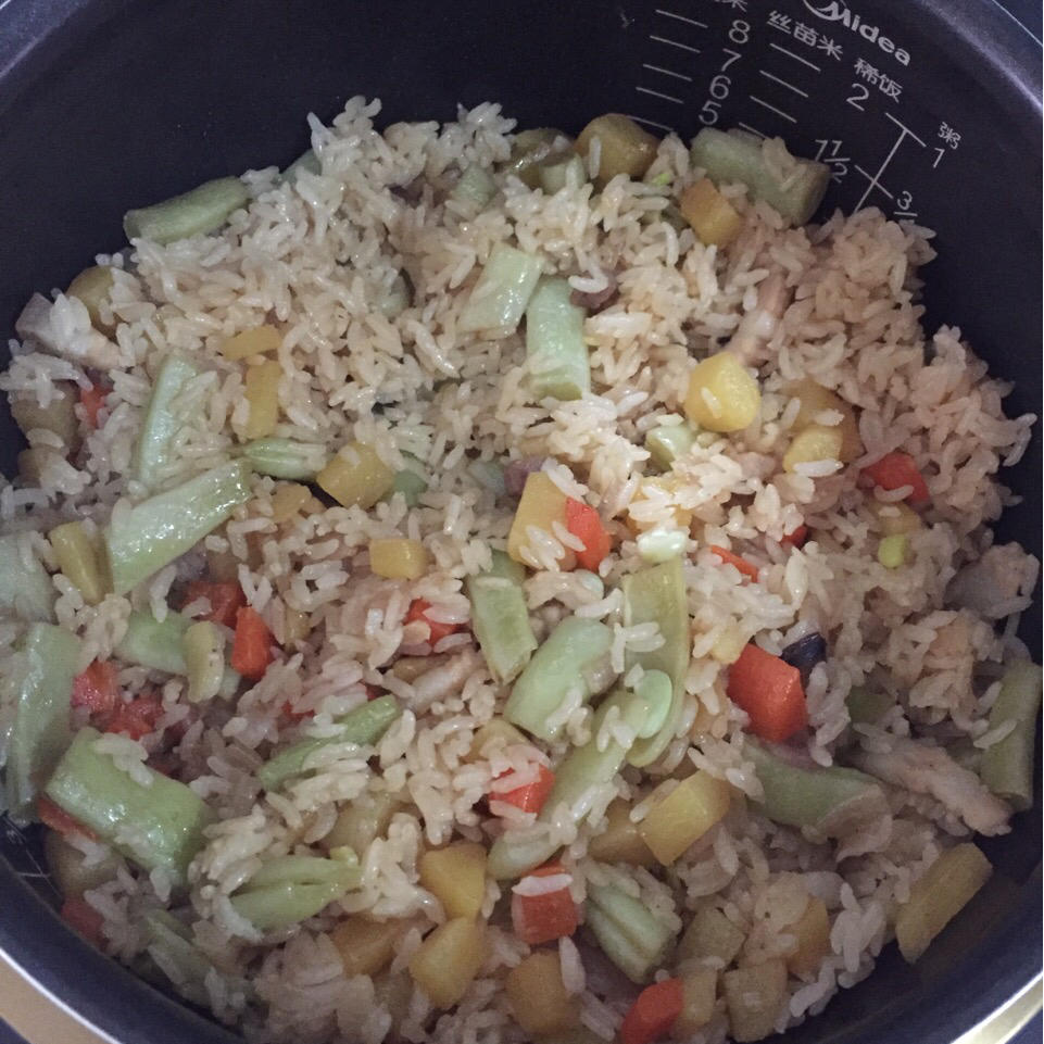 五花肉豆角焖饭