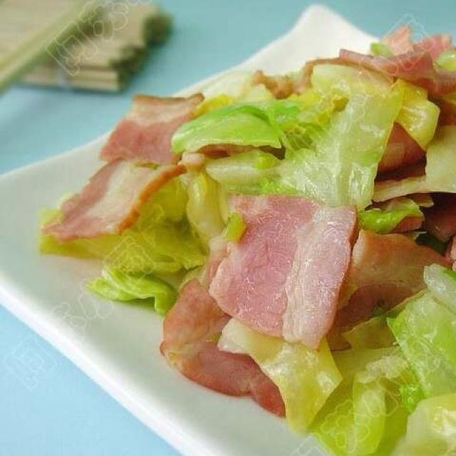 炝炒培根圆白菜的做法