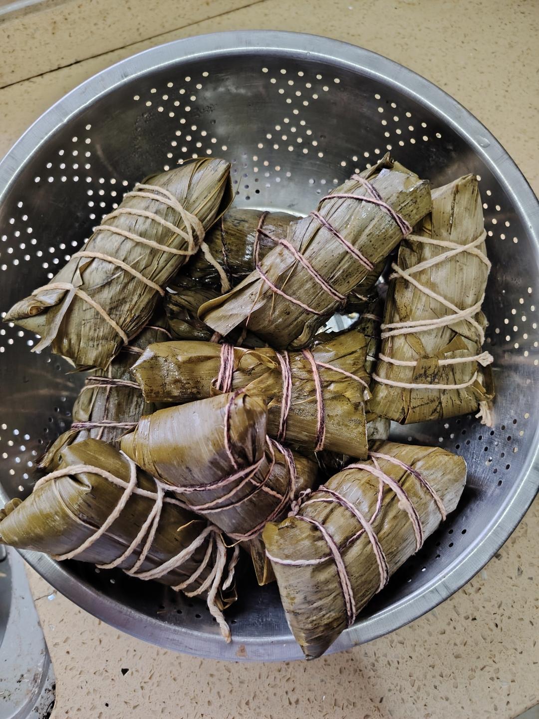 咸蛋黄大肉粽子