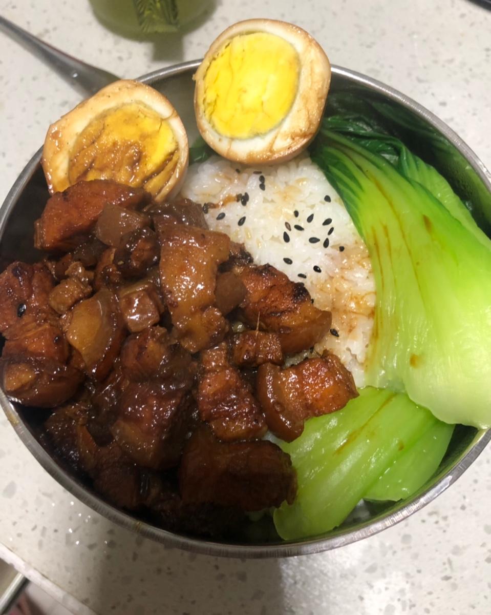 洋葱酥卤肉饭