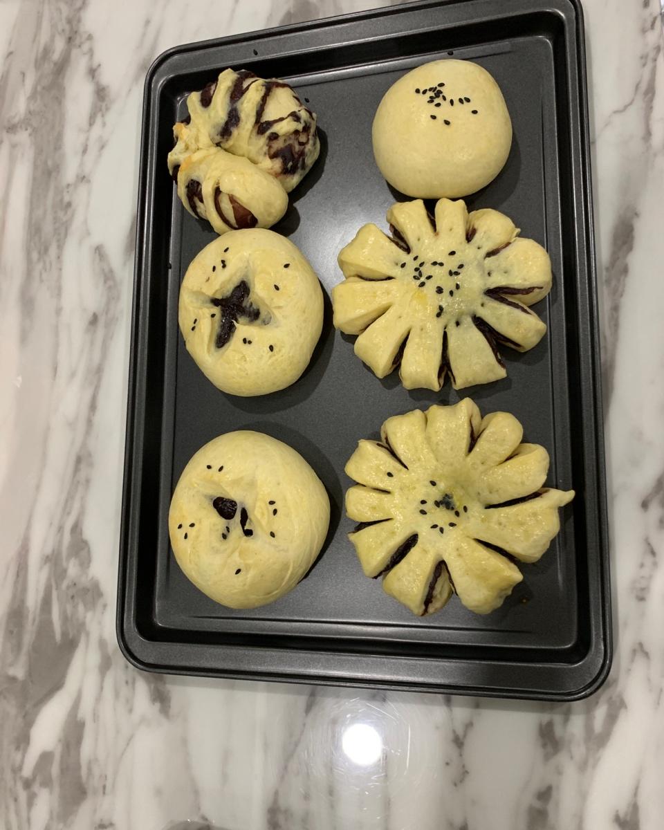 豆沙面包（纯手工版、没有厨师机也能做出很好吃滴面包，顺便教大家三种面包花型做法）