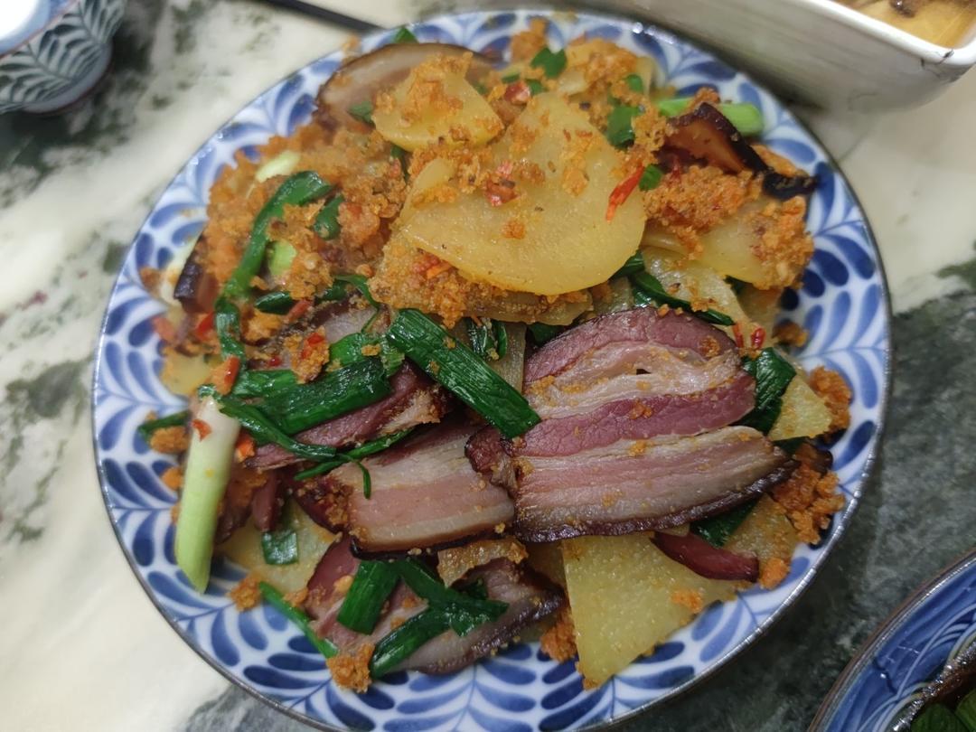土家榨辣椒蒸干土豆片五花腩