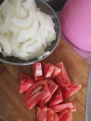 西红柿老黄瓜汤的做法 步骤2