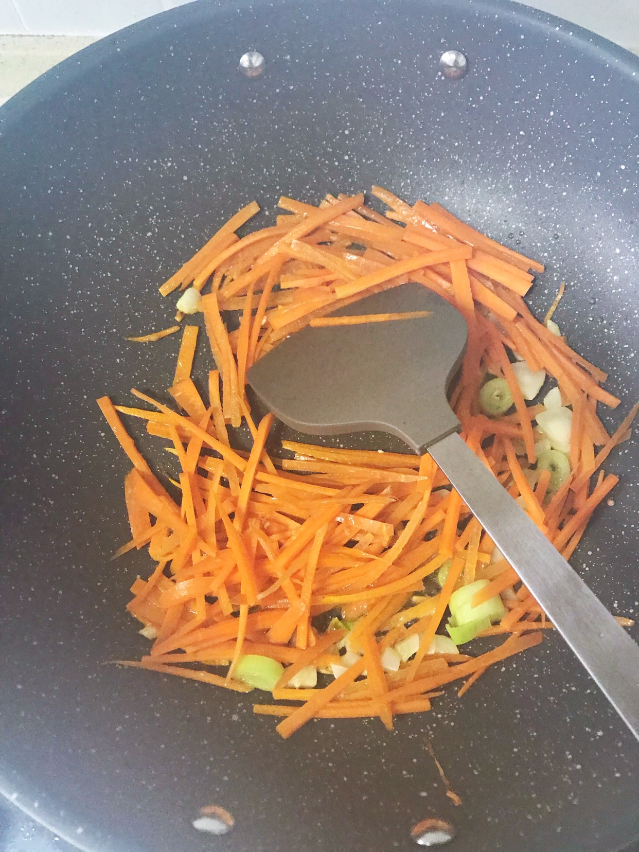杏鲍菇素炒三丝的做法 步骤2
